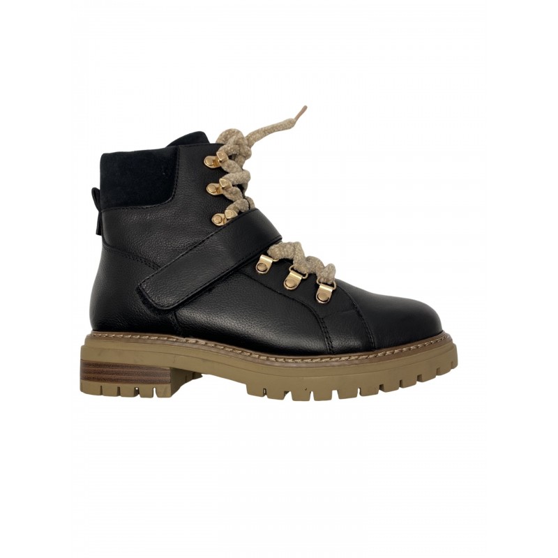 Bota piel cordones negra